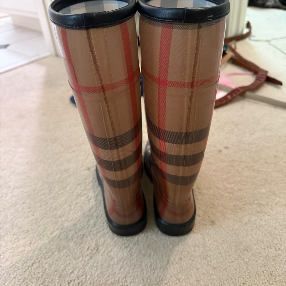 Burberry rain boots - Picture 3 of 4